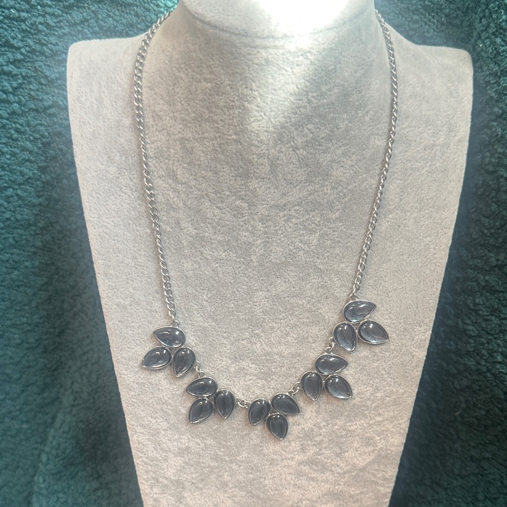 Chic Silver Leaf Necklace